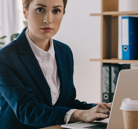 How Commercial Solicitors Help During a Business Dispute: The Truth About Avoiding Court